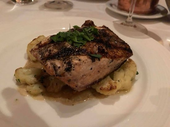 COTTON ROW RESTAURANT signature dishes Pan Seared Maine Sea Scallops, Grilled Certified Angus Beef Filet, and White Cheddar Mac & Cheese.